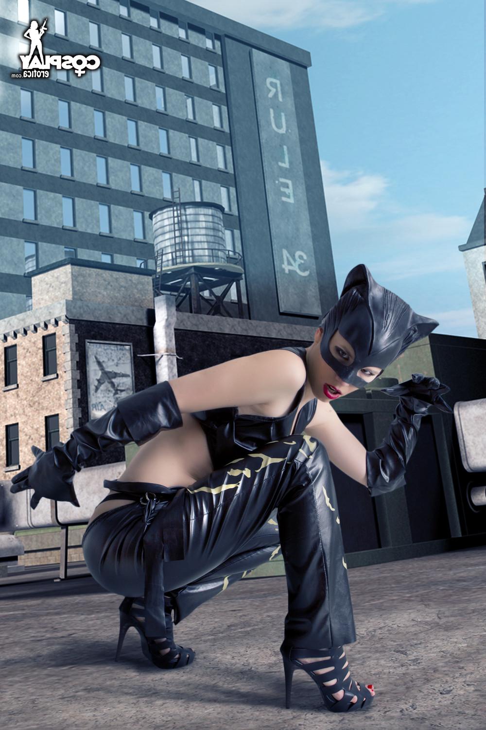 16P Catwoman Cosplay