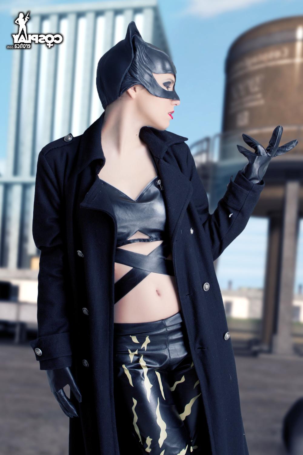 16P Catwoman Cosplay