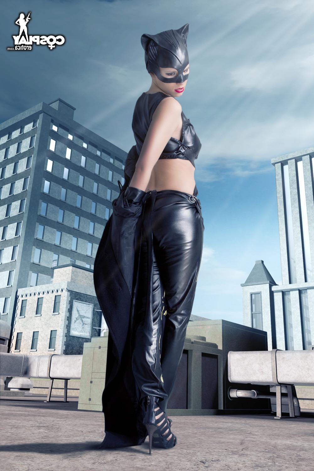 16P Catwoman Cosplay