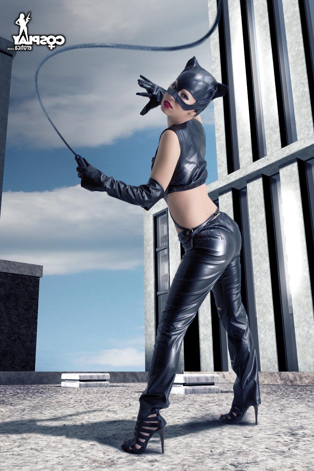 16P Catwoman Cosplay