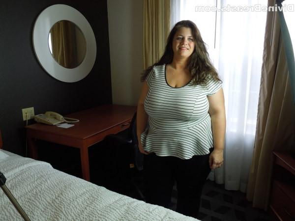 15P Chubby amateur Hayley displaying her gigantic titties