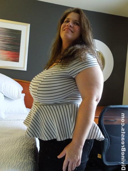 15P Chubby amateur Hayley displaying her gigantic titties