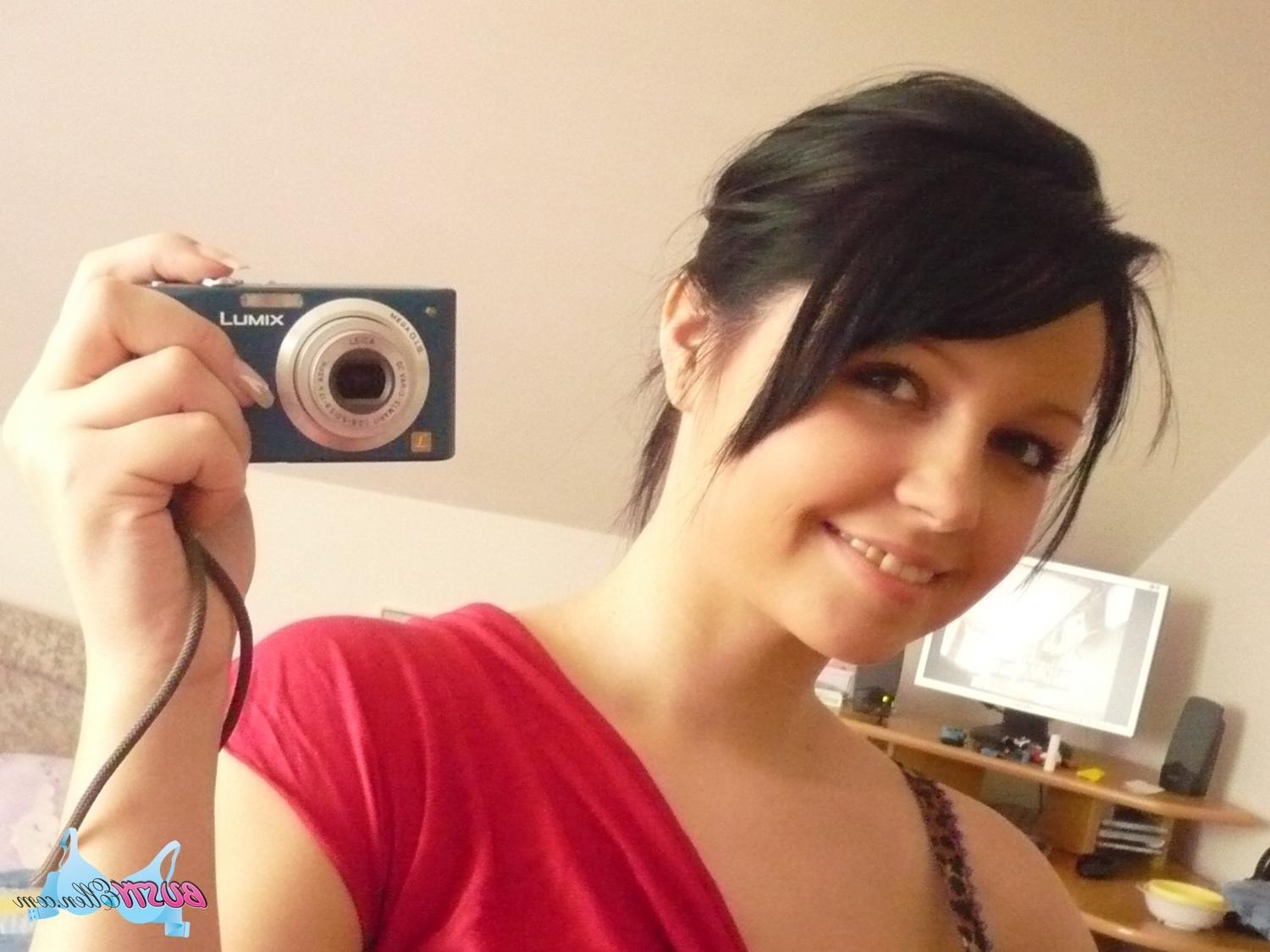 16P Big natural boob girl selfshots in bedroom