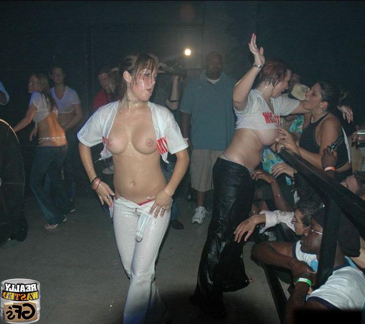 15P Drunk amateur girlfriends partying and flashing