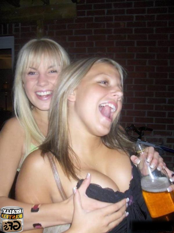 15P Drunk amateur girlfriends partying and flashing