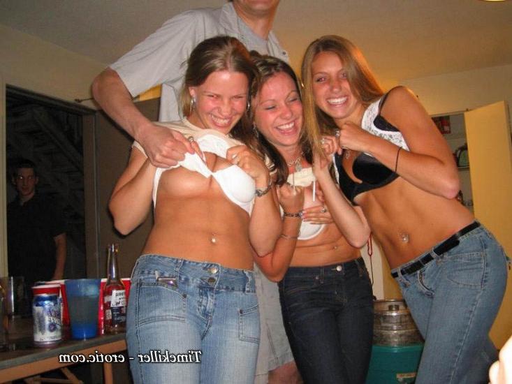 15P Drunk amateur girlfriends partying and flashing