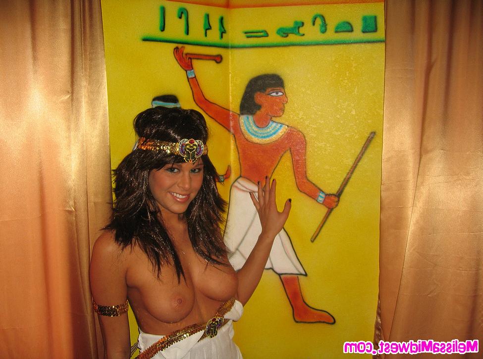 15P Melissa Midwest gives a blowjob at a costume party