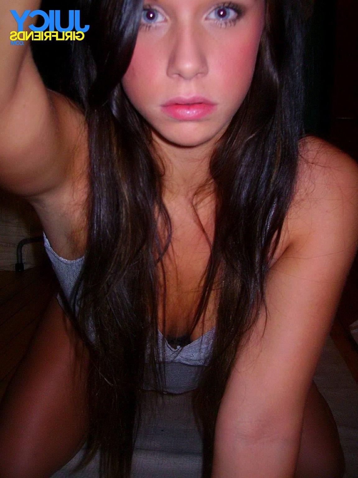 10P Gorgeous teen shows off her sexy stuff