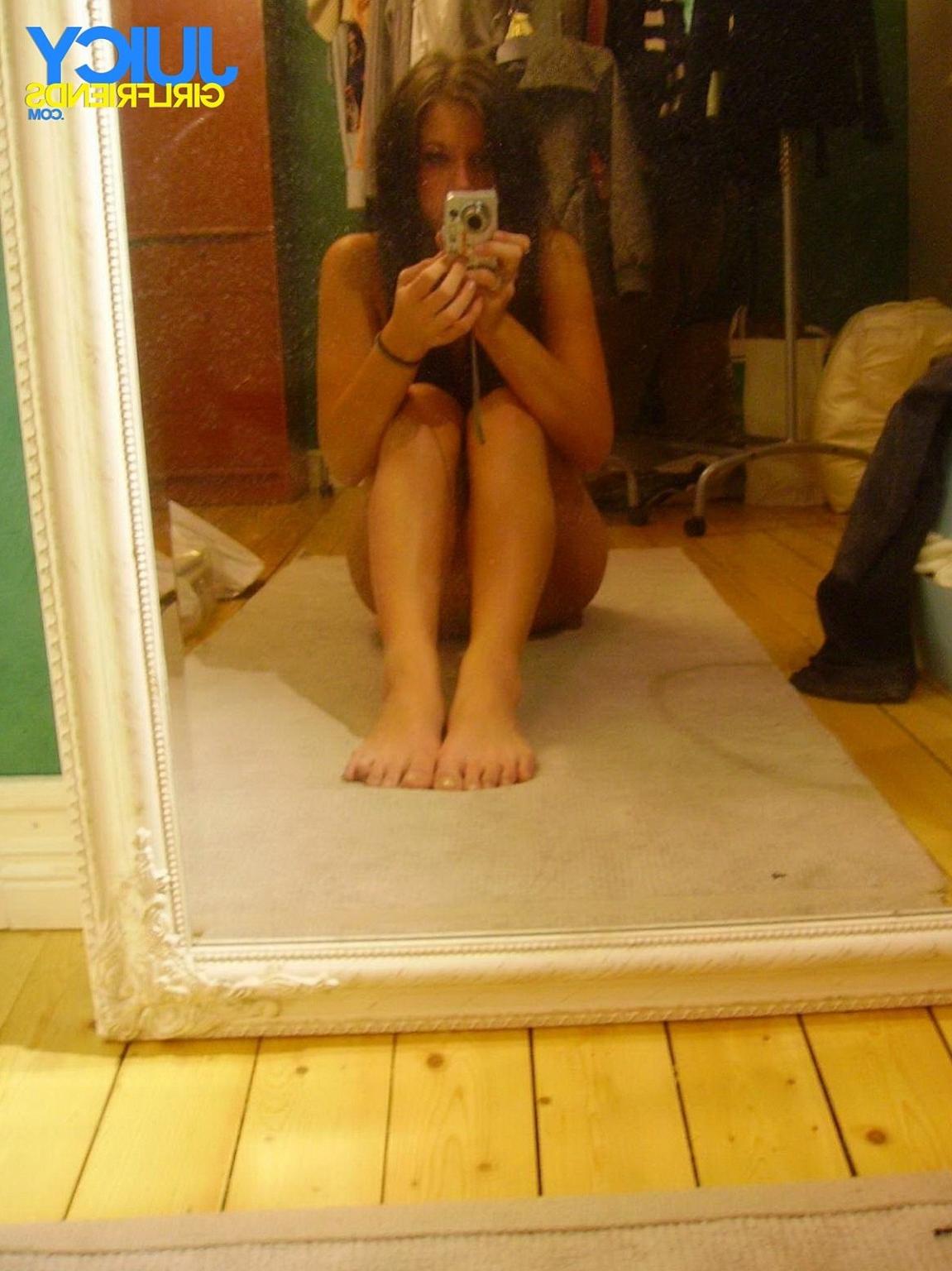 10P Gorgeous teen shows off her sexy stuff