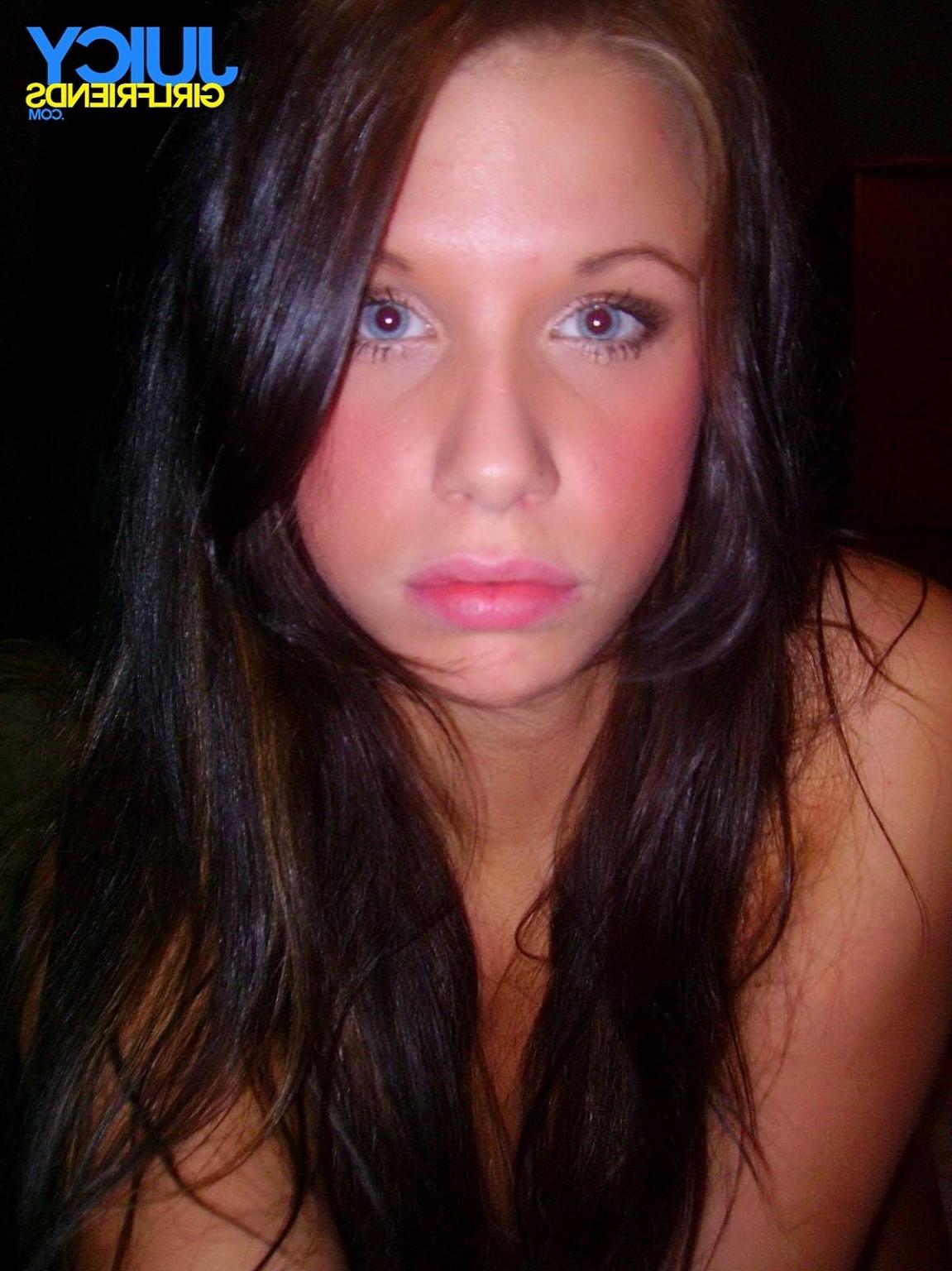 10P Gorgeous teen shows off her sexy stuff