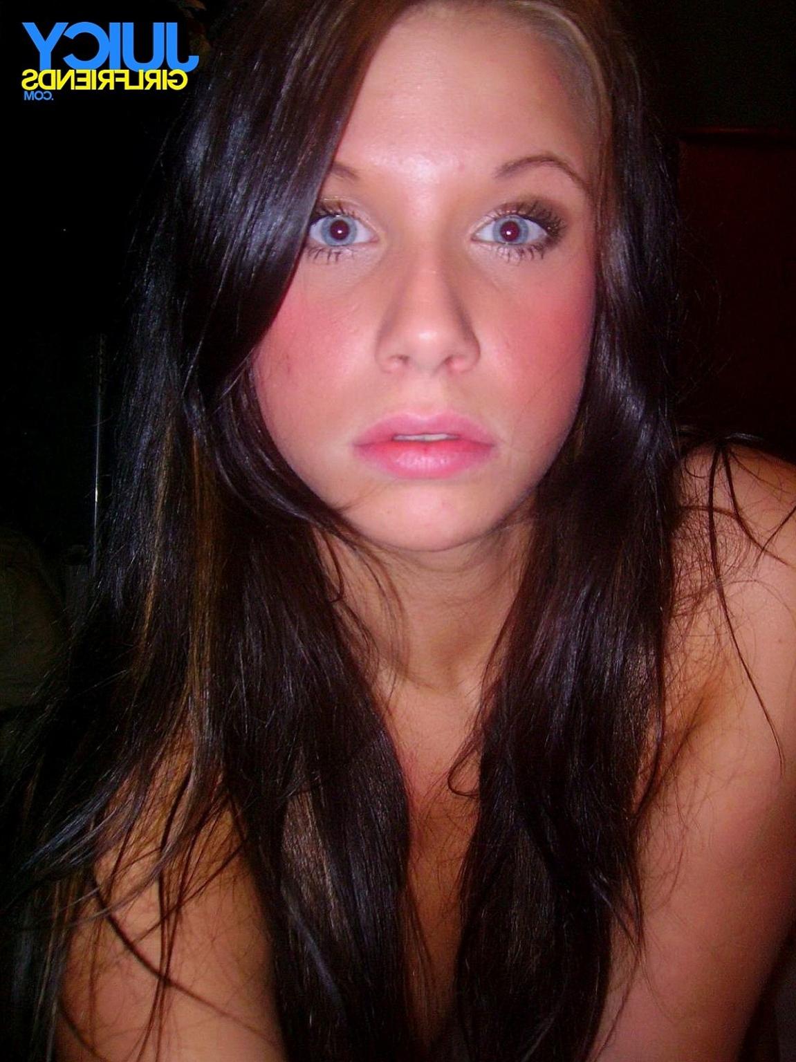 10P Gorgeous teen shows off her sexy stuff