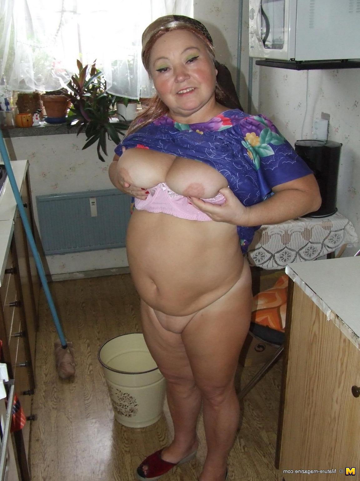 16P Mature cleaning lady makes it dirty