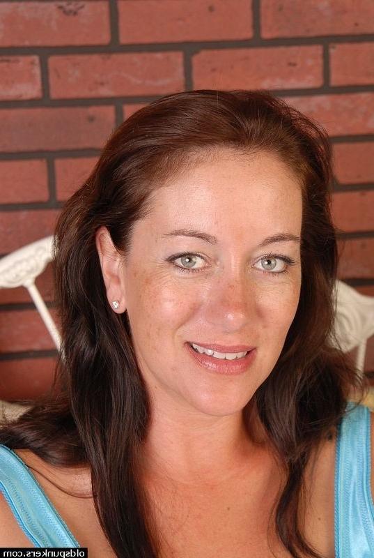 12P Busty brunette milf hardcore