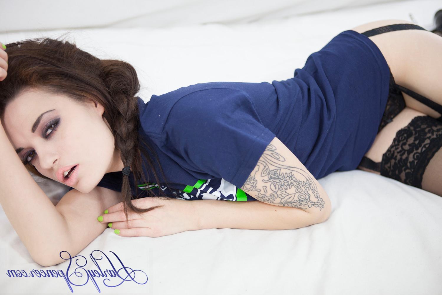 12P Harley Spencer flashing her tits for her Seattle SeaHawks in the superbowl