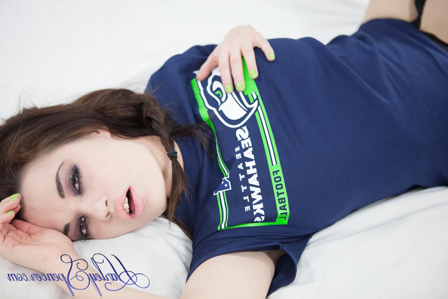 12P Harley Spencer flashing her tits for her Seattle SeaHawks in the superbowl