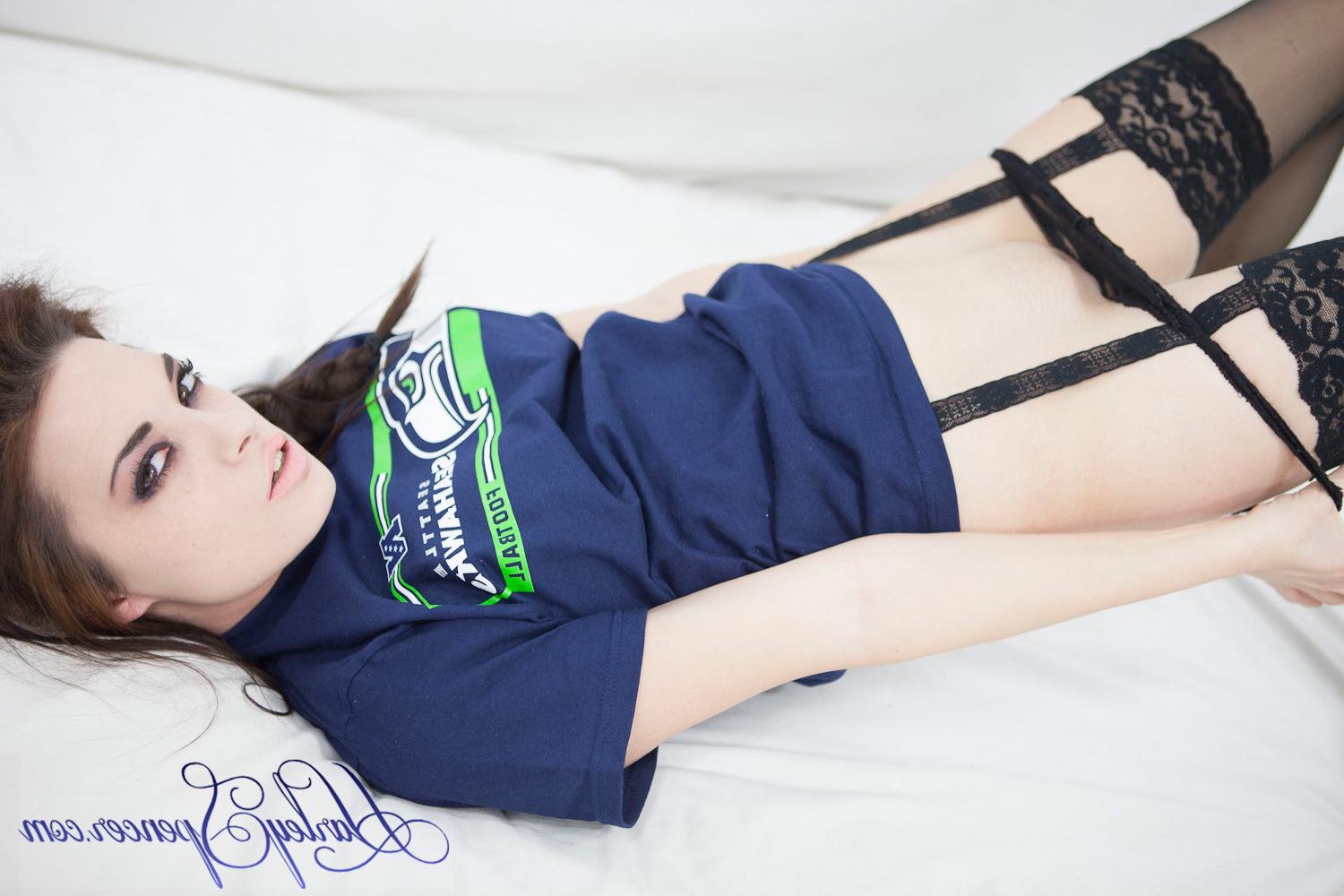 12P Harley Spencer flashing her tits for her Seattle SeaHawks in the superbowl