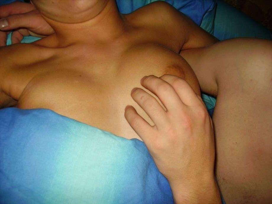 10P Horny girlfriend stroking and sucking dick