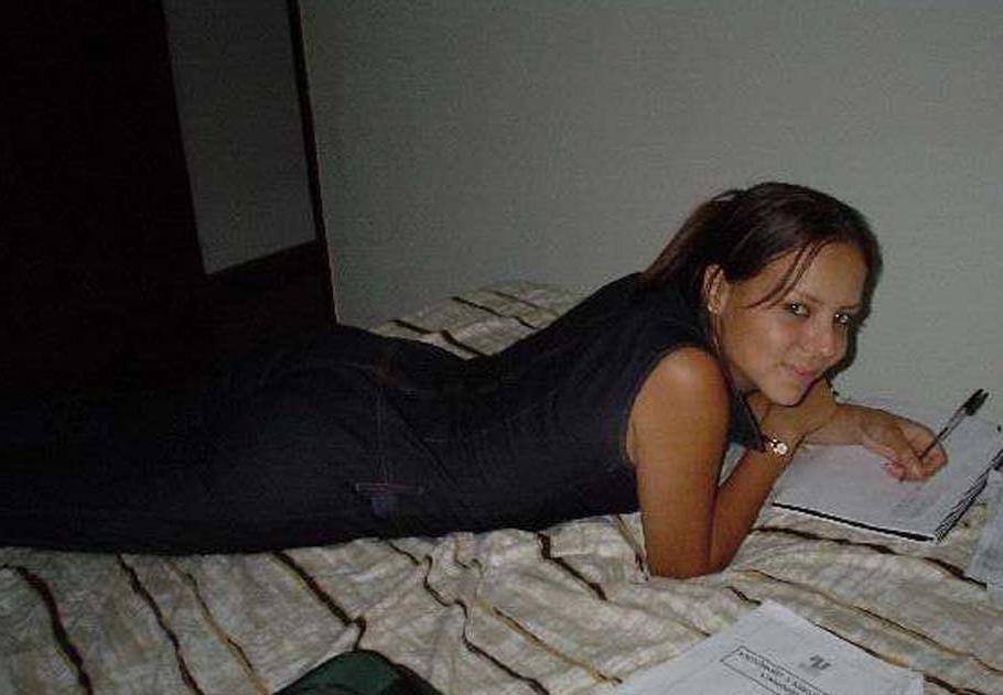 10P Photo set of a horny chick enjoying anal sex
