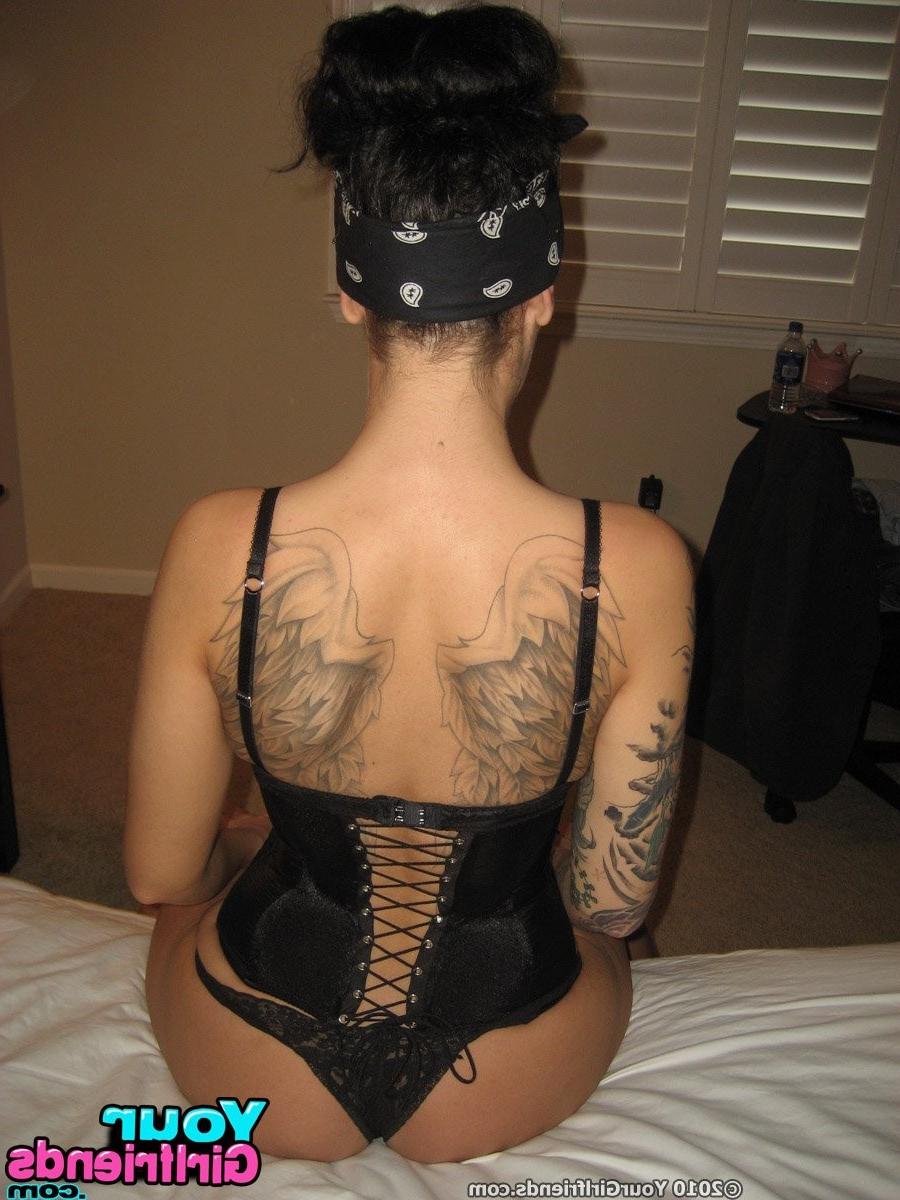 11P Girlfriend covered in tattoos in a corset gets naked in her bedroom.