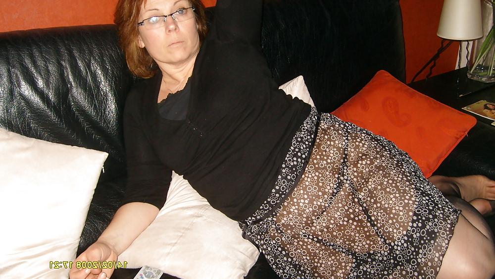 7P Clotilde has put his(her,its) nylon stockings