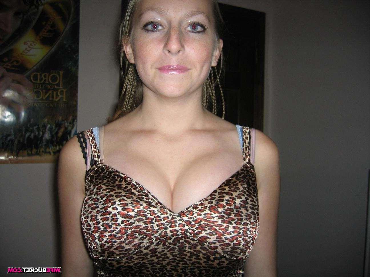 16P Amateur MILFs sex pics