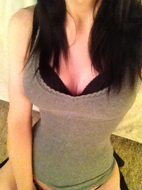 10P Trap Kalindra Chanx shows her hard dick
