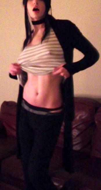 10P Trap Kalindra Chanx shows her hard dick