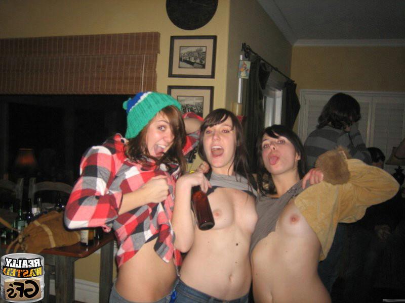 15P Drunk amateur girlfriends partying and flashing