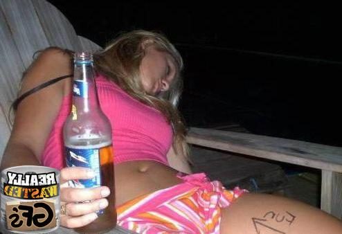 15P Drunk amateur girlfriends partying and flashing
