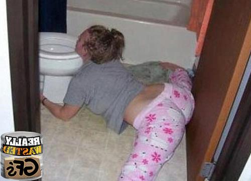 15P Drunk amateur girlfriends partying and flashing