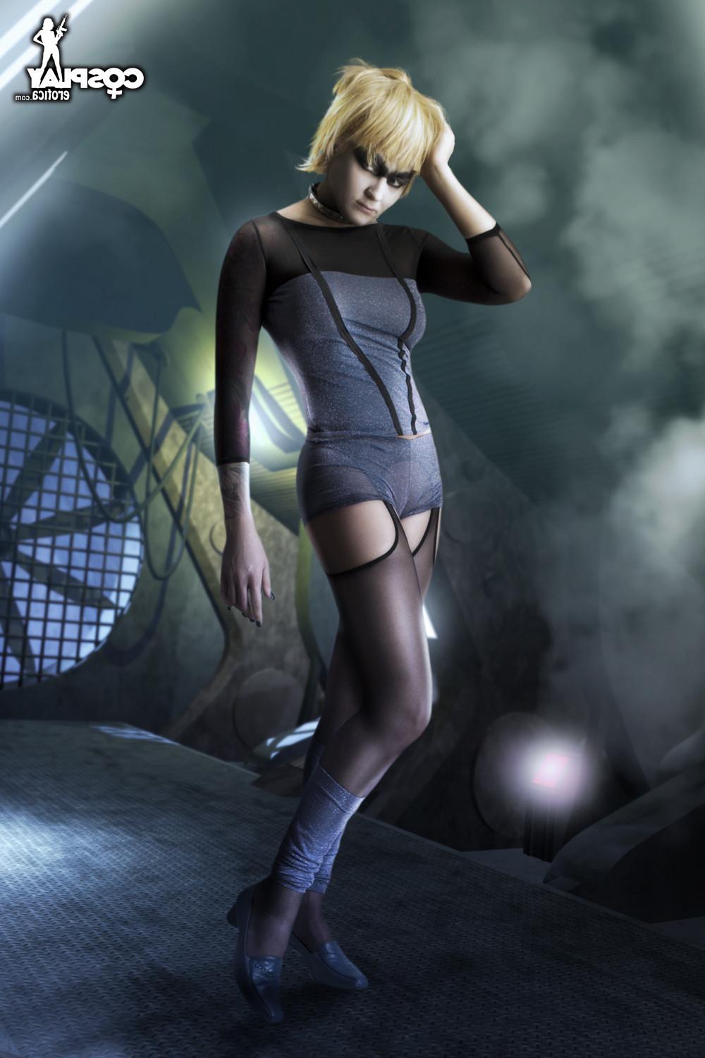15P Erotic cosplay pics with Kayla as Blade Runner