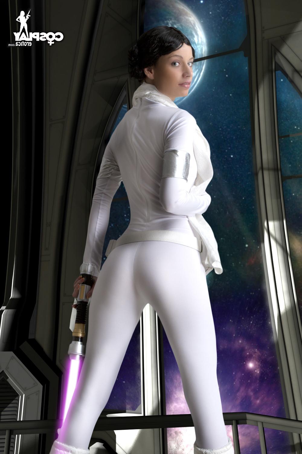 16P Marylin looks like Amidala from star wars in this cosplay erotica