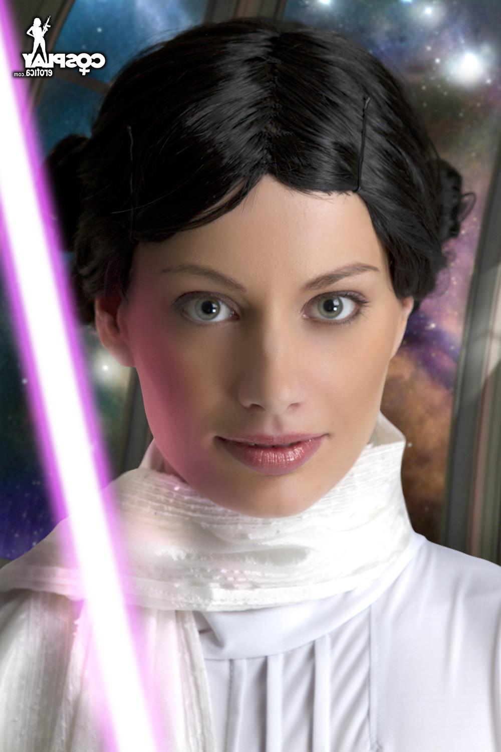 16P Marylin looks like Amidala from star wars in this cosplay erotica
