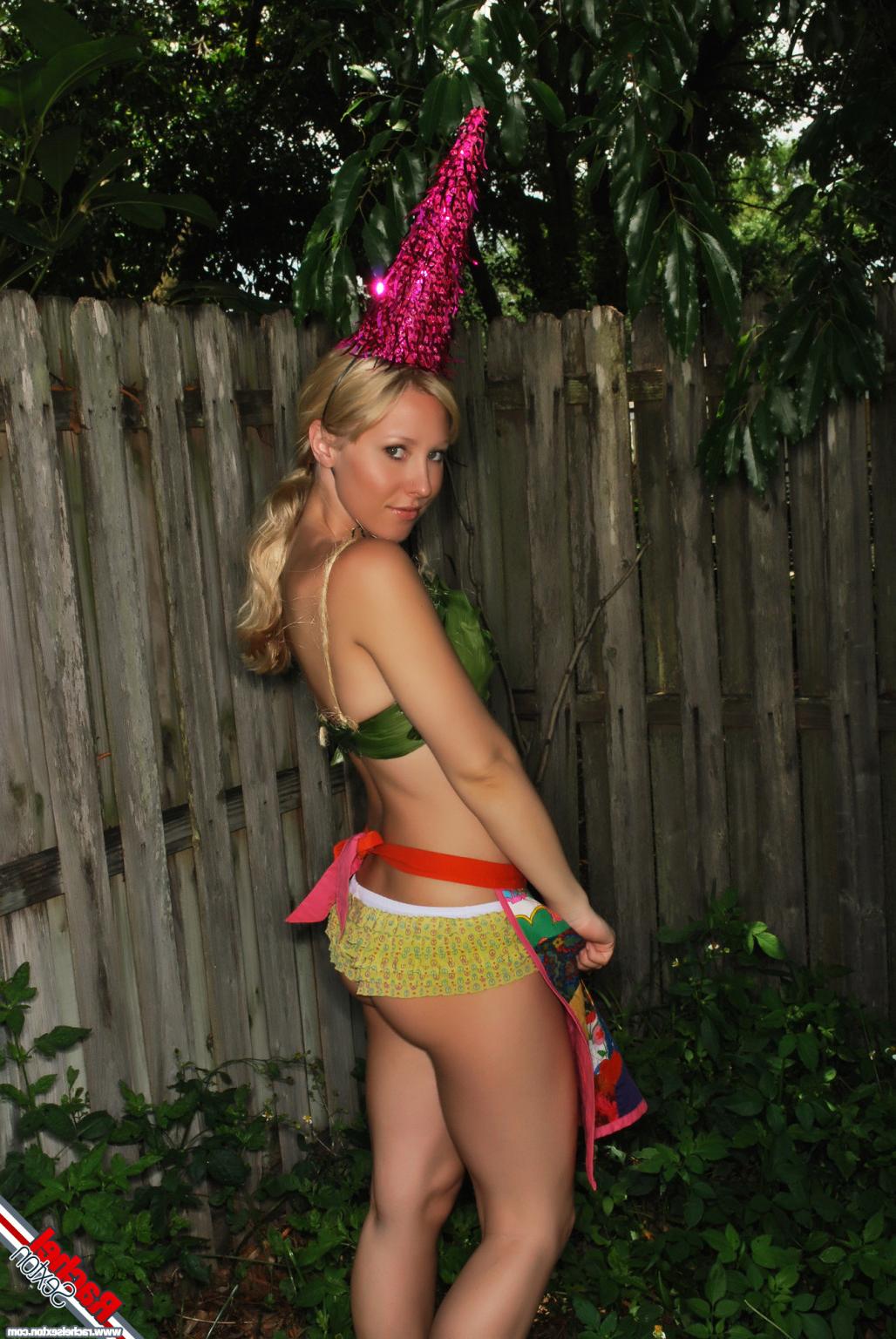 16P Silly blonde girl in cosplay