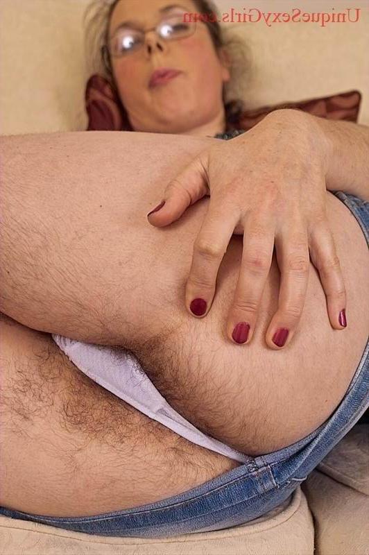 15P amateur chick with ugly hairy body