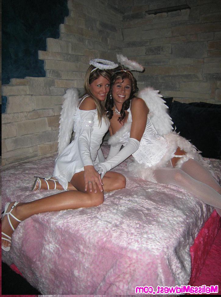 7P Melissa Midwest partying with friends in sexy Halloween costume