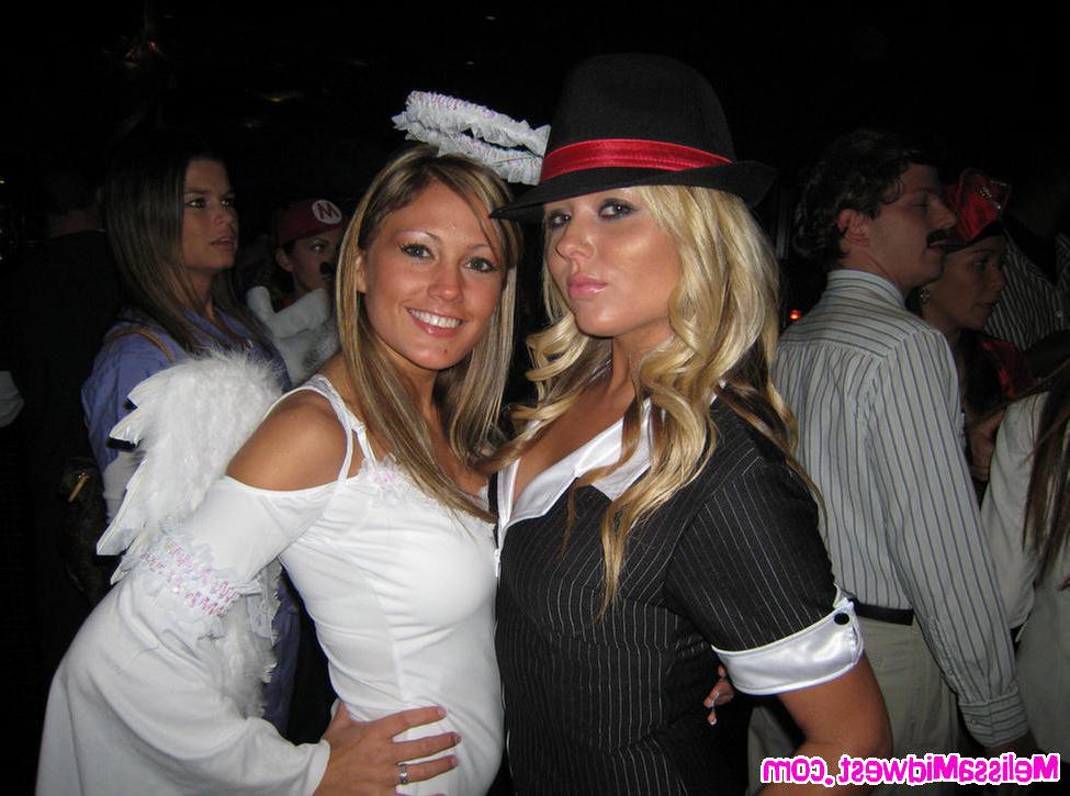 7P Melissa Midwest partying with friends in sexy Halloween costume