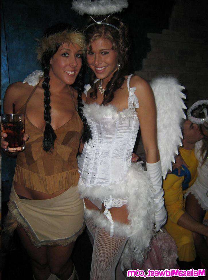 7P Melissa Midwest partying with friends in sexy Halloween costume