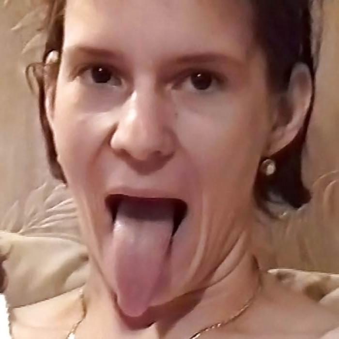 16P Cute amateur teens showing their sexy long tongues