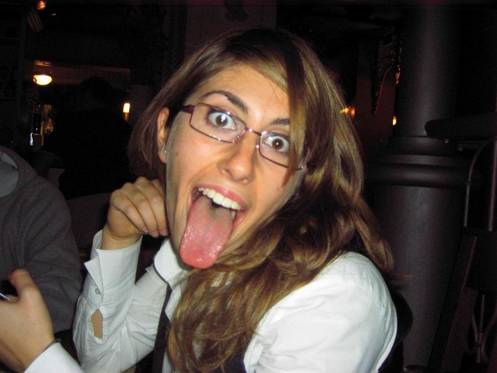 16P Cute amateur teens showing their sexy long tongues