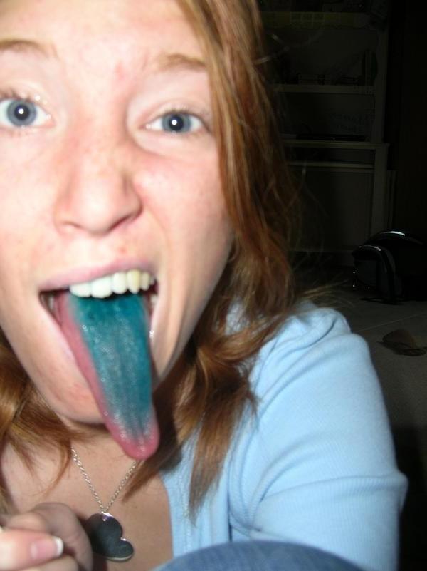 16P Cute amateur teens showing their sexy long tongues