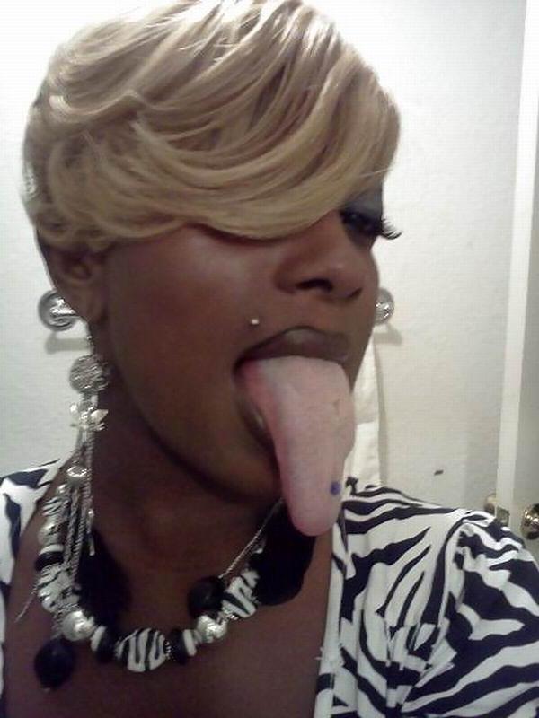 16P Cute amateur teens showing their sexy long tongues