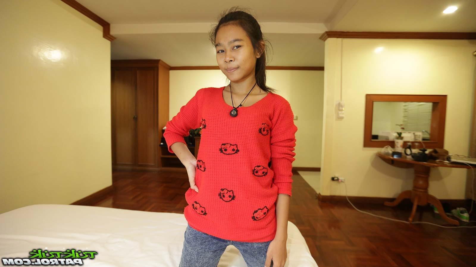 12P Sweet Thai girl treats white dick like its her first loves first