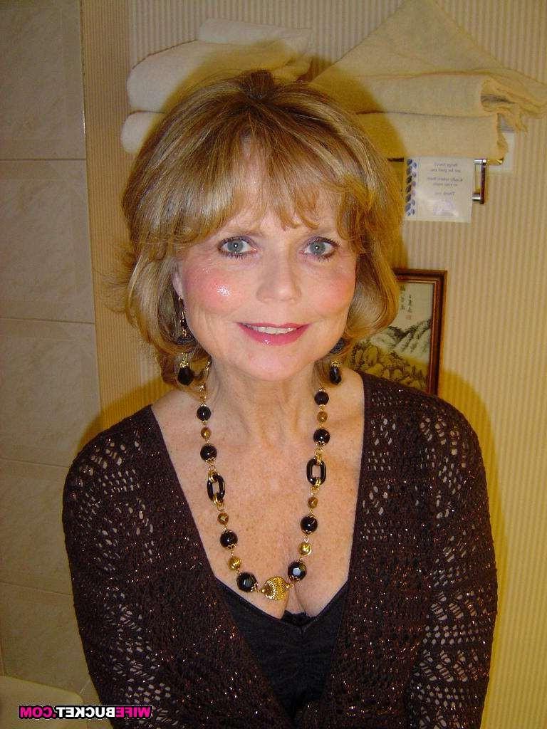 15P Real MILFs and amateur wives