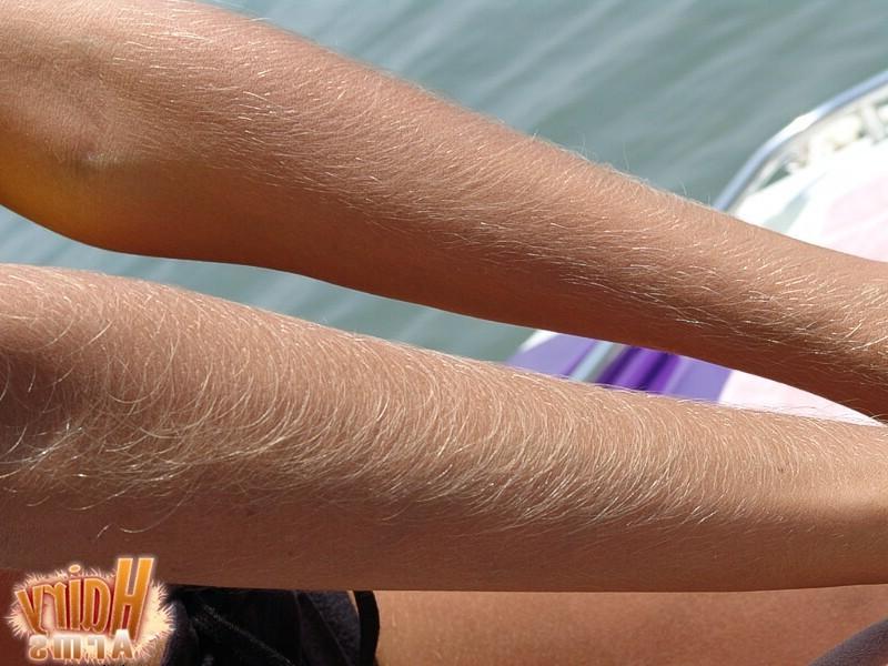 13P Arms on the boat