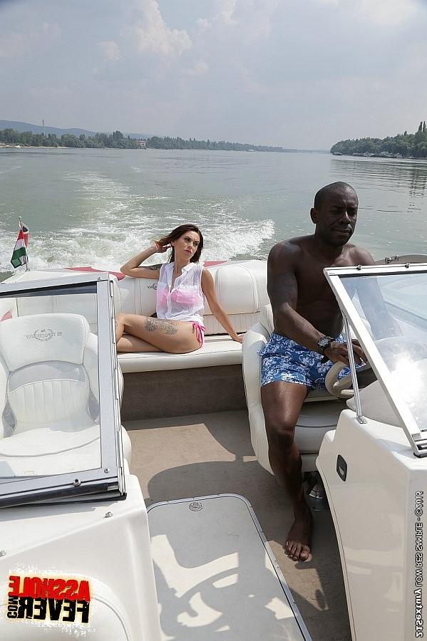 16P Wanessa amateur brunette on a boat struggles with a big black co