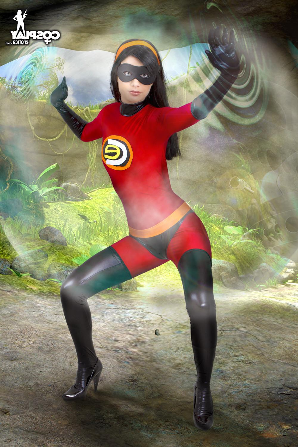 16P The Incredibles Cosplay