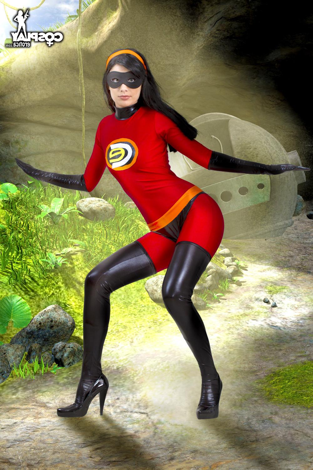16P The Incredibles Cosplay