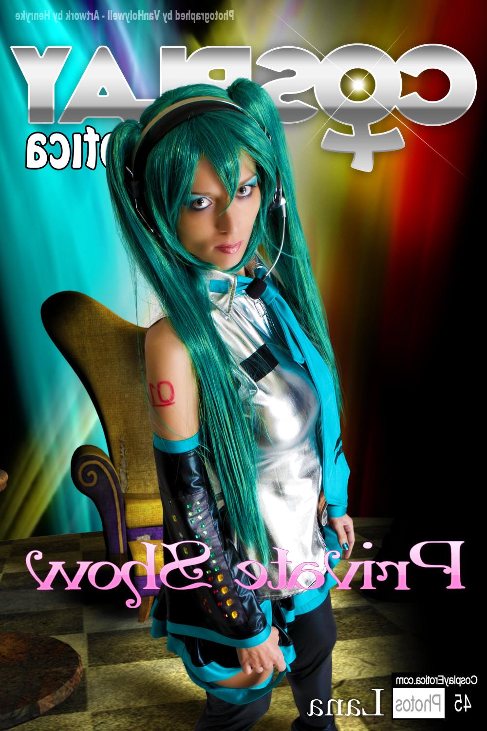 16P Vocaloid Cosplay