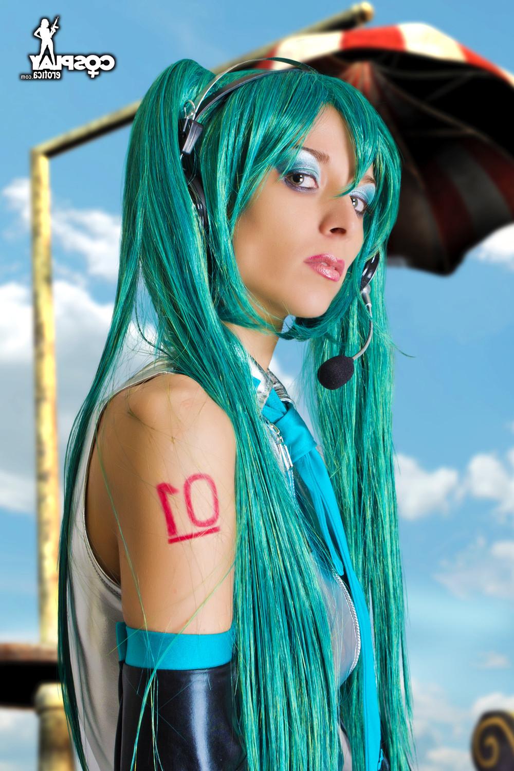 16P Vocaloid Cosplay